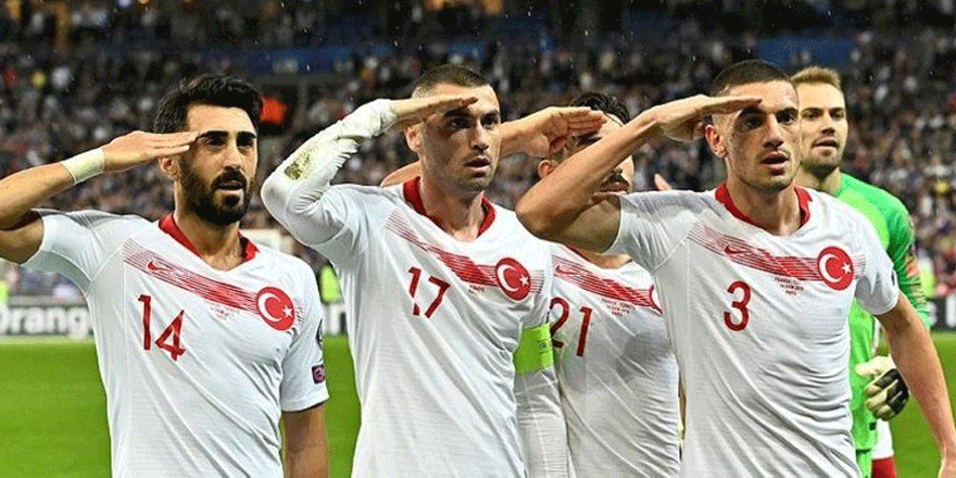 UEFA soruşturma başlattı! Bakan Kasapoğlu'ndan ilk tepki...