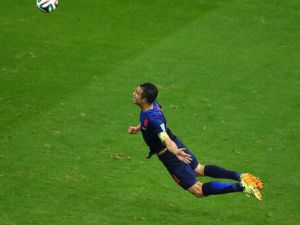 Van Persie İspanya'ya Attığı Kafa Golü